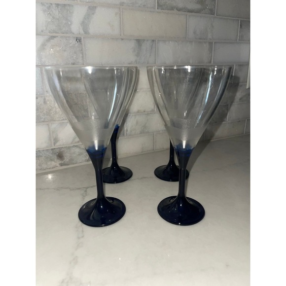 TUPPERWARE Sheerly Elegant Blue Stem Wine Glasses, set‎ of 4 - Picture 1 of 3